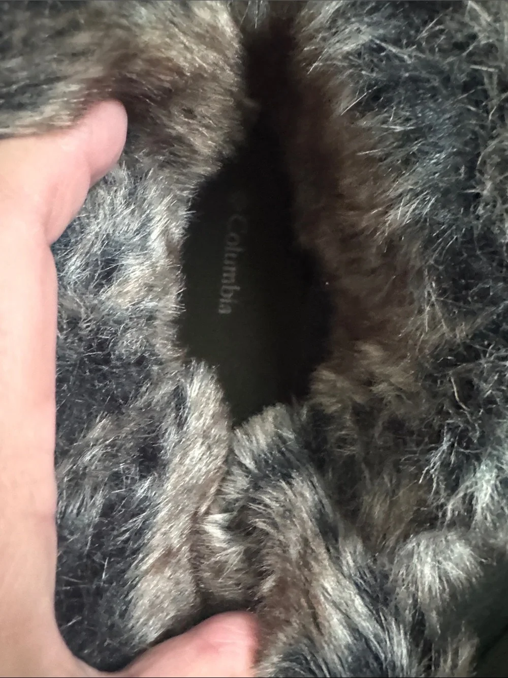 Columbia Women’s Sz 10 - Minx Shorty Army Green Winter Boots w/Faux Fur Collar